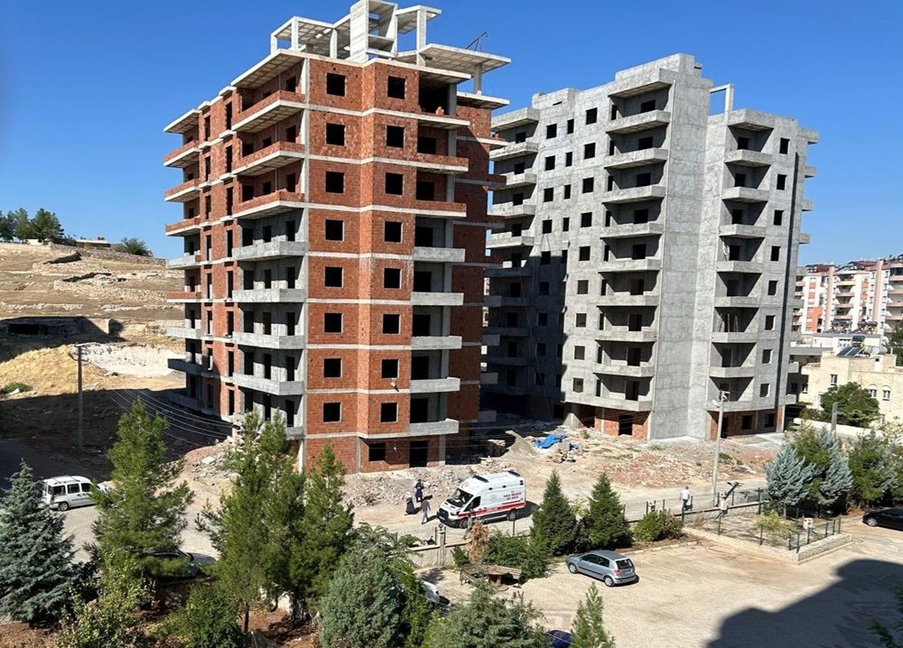 İnşaatta düşen çocuk işçi yaşam mücadelesi veriyor - 1
