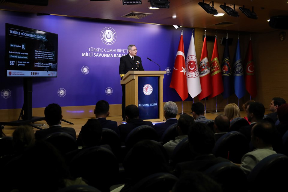 Yunan askerlerinin hakaretine tepki: TSK'dan böyle davranışlar göremezsiniz - 1