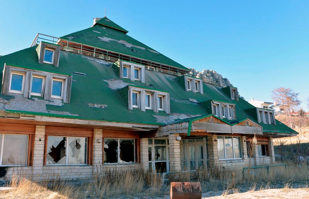 Lüks otel viraneye döndü! Uzanların eski oteli satılığa çıkarıldı - 1