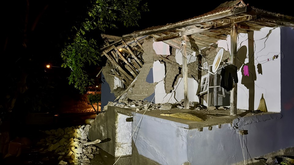 20 dakikalık yağış sel getirdi: 1 ev çöktü, 3 ev boşaltıldı - 1