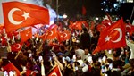 Avrupa'da Türk gecesi: Almanya'dan Hollanda'ya meydanlar "Türkiye" sloganıyla inledi!