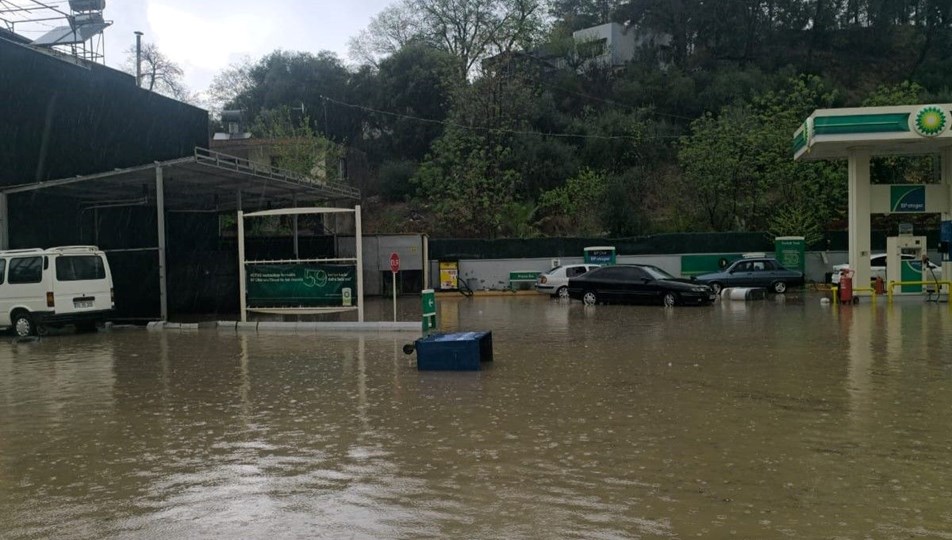 Osmaniye’de cadde ve sokaklar göle döndü