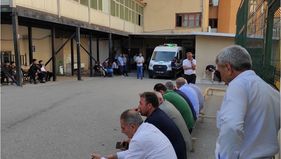 Trafoyu onarmak isterken akıma kapılıp öldü
