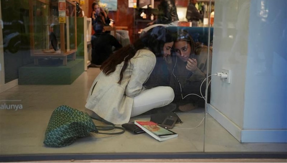 Telefon hatlarının çöktüğü İspanya'da tüm hizmetler yeniden sağlandı