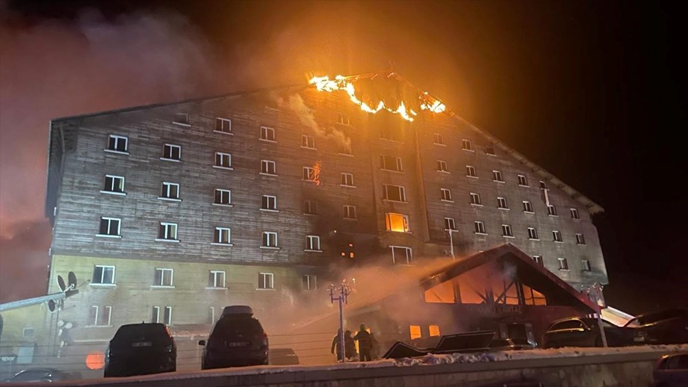 Son dakika. Kartalkaya Kayak Merkezi'nde Grand Kartal Oteli'nde yangın faciası: 78 kişi yaşamını yitirdi - 1